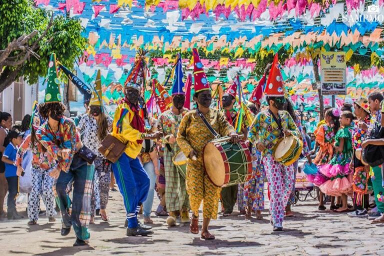 Festas religiosas das comunidades de Barbalha reúnem fé, tradição e identidade cultural ao longo do ano.