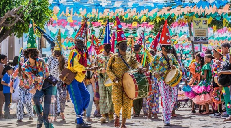 Festas religiosas das comunidades de Barbalha reúnem fé, tradição e identidade cultural ao longo do ano.