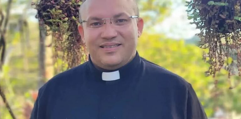 Padre Arileudo Machado